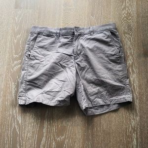 Men’s GAP Classic Khakis Shorts - Size Large